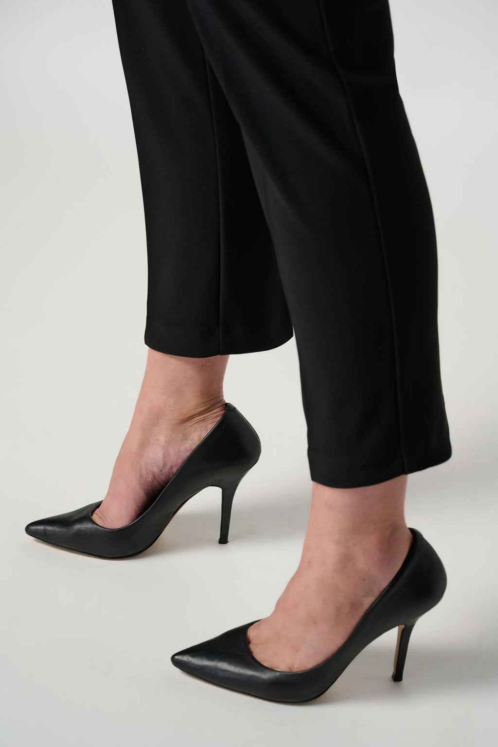 Classic Cropped Pull-On Pants
